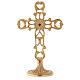 Kreuz aus vergoldetem Messing mit gelochtem Sockel und rotem Kristall, 21 cm hoch s1