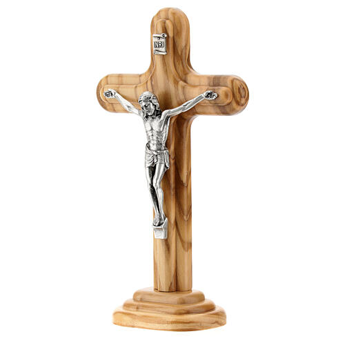 Abgerundetes Kruzifix aus Olivenbaumholz mit Christuskőrper aus Metall, 16 cm 2