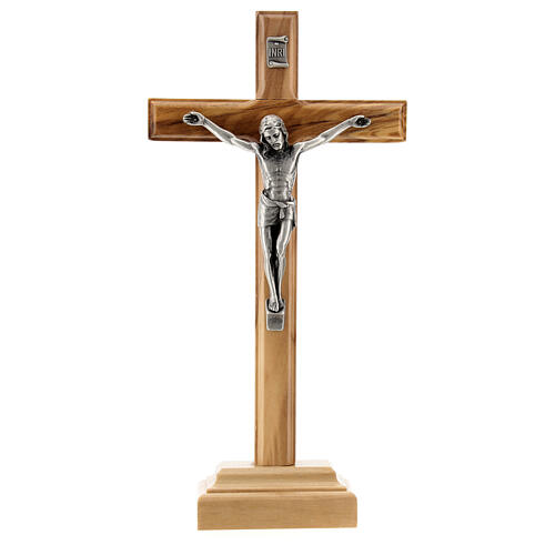 Kruzifix aus Olivenbaumholz mit Christuskőrper aus Metall und Sockel, 16 cm 1