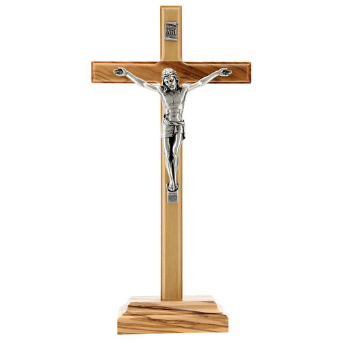 Tischkruzifix aus Olivenbaumholz mit Christuskőrper aus versilbertem Metall, 22 cm 1