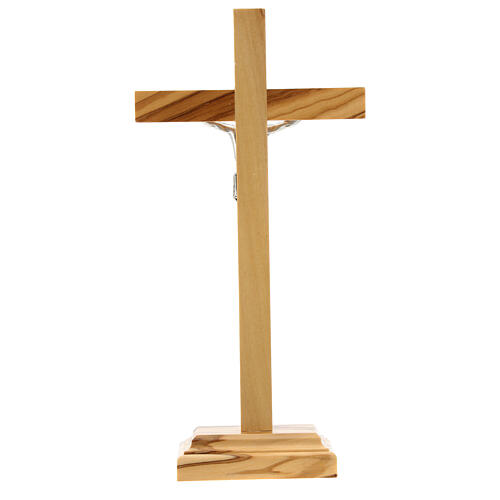 Tischkruzifix aus Olivenbaumholz mit Christuskőrper aus versilbertem Metall, 22 cm 4