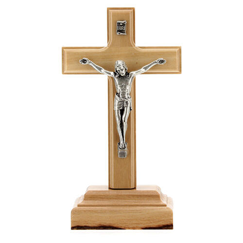 Crucifixo de mesa madeira de oliveira com Corpo de Jesus metal prateado 12x6,5 cm 1