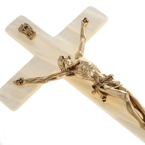 Crucifix in fake pearl, golden metal corpus 3