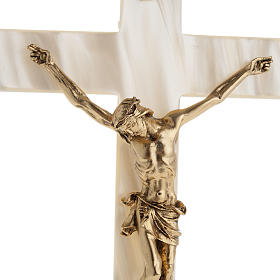 Crucifixo imitação madrepérola corpo metal dourado