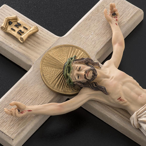 Crucifix bois 40 cm corps résine 3