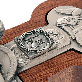 Crucifixo em trevo madeira e metal prateado