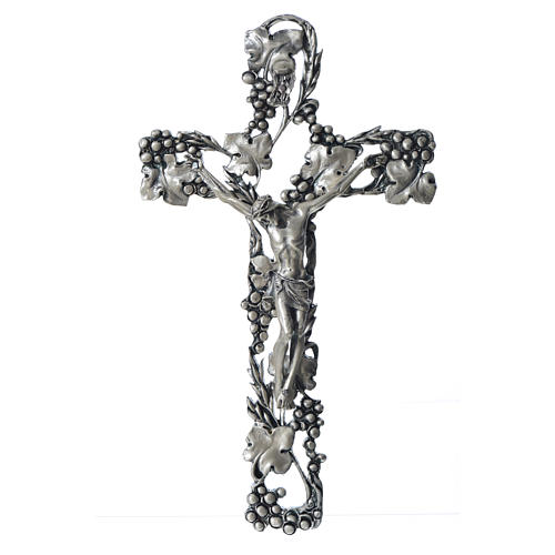 Kruzifix mit Trauben und Zweige aus versilberten Metall. 1