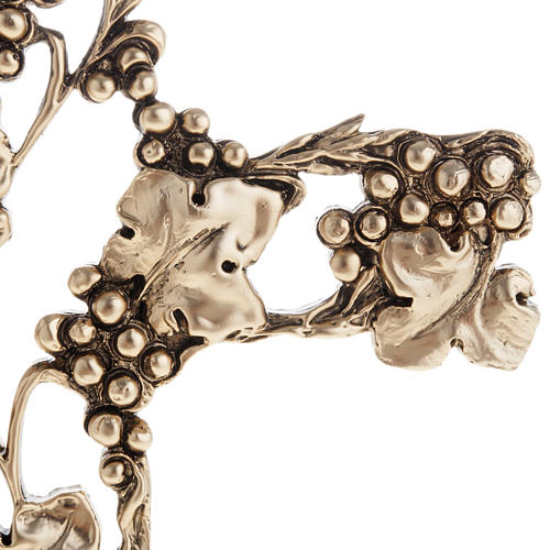 Kruzifix mit Trauben und Zweige aus goldenen Metall. 2