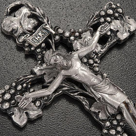 Kruzifix mit Trauben und Zweige aus Metall.