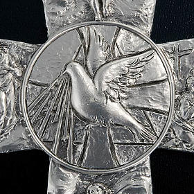 Kreuz mit heiligen Geist aus Metall.