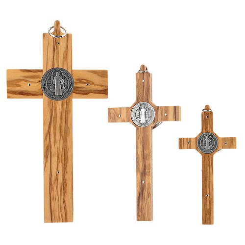 Croix St. Benoit en bois d'olivier 9