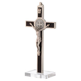 Krzyż św. Benedykt inkrustowany drewnem podstawa z pleksi