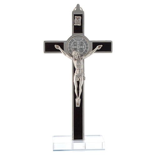 Krzyż św. Benedykt inkrustowany drewnem podstawa z pleksi 1