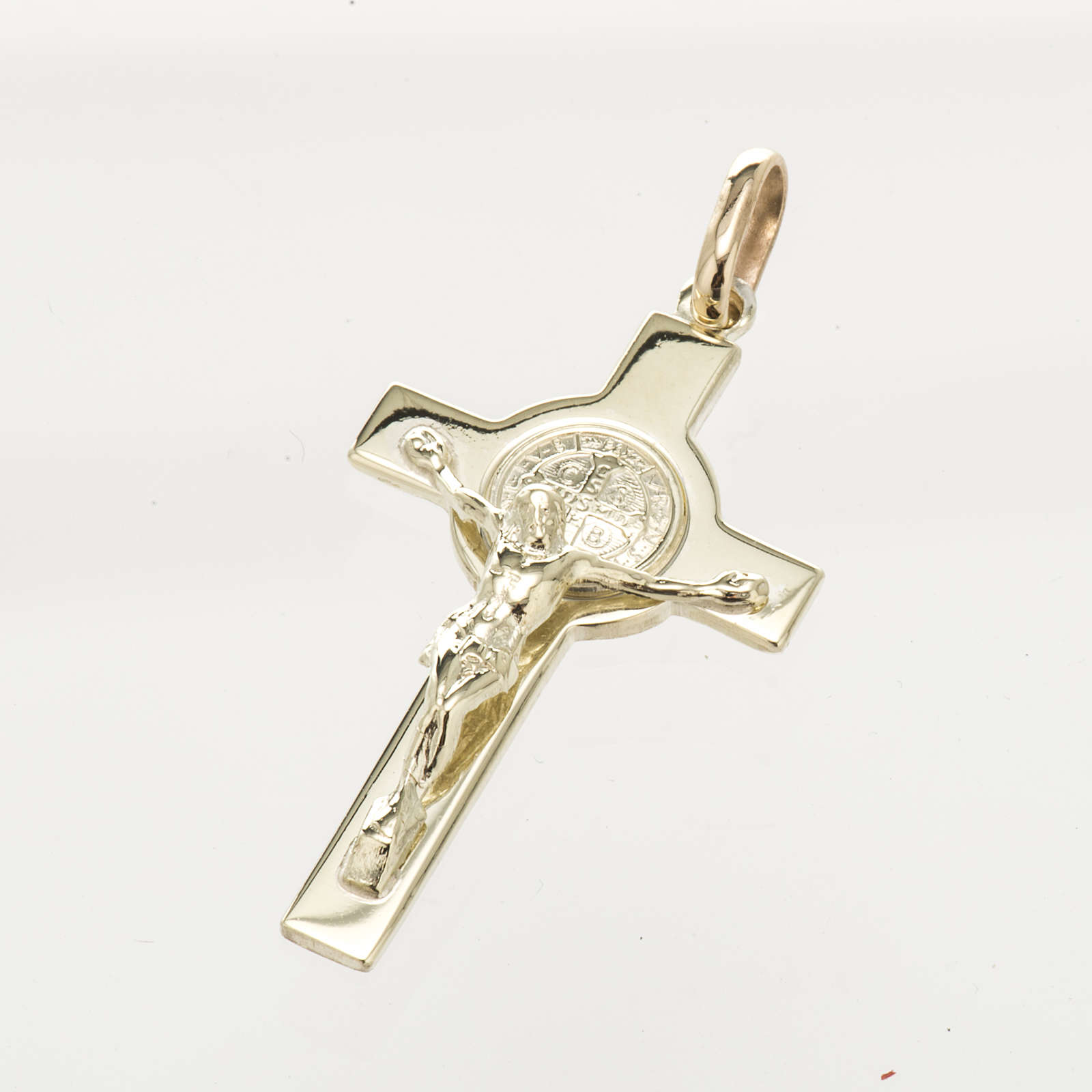 Pendentif croix de Saint Benoit or 14k