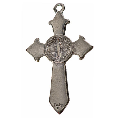 Krzyż świętego Benedykta z zaostrzonymi końcami 4,5 X 3cm ,zama, biała emalia. 2