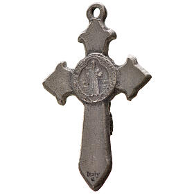 Krzyż świętego Benedykta z zaostrzonymi końcami 3,5 X 2,2cm , zama, biała emalia.