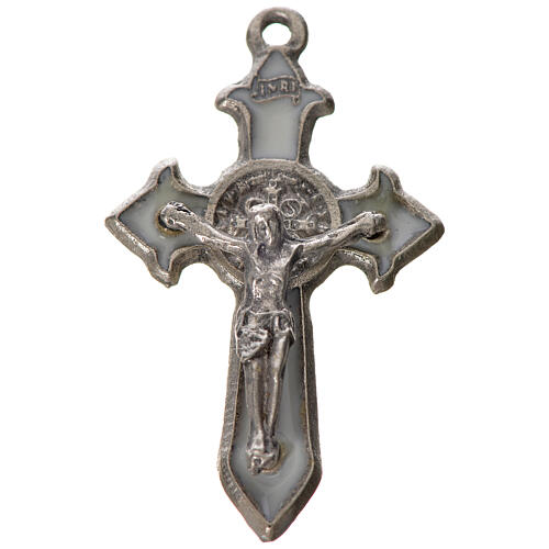 Krzyż świętego Benedykta z zaostrzonymi końcami 3,5 X 2,2cm , zama, biała emalia. 1