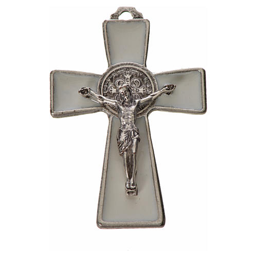 Krzyż świętego Benedykta z zaostrzonymi końcami 4.8 X 3,2cm , zama, emalia biała. 3