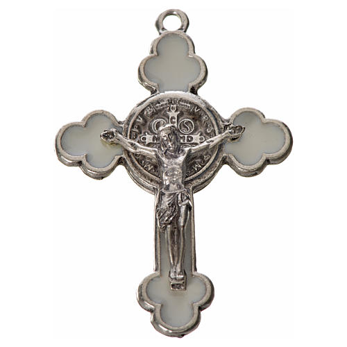 Krzyż świętego Benedykta, zakończenia koniczyna 4,8 X 3,4cm ,zama, emalia biała. 1