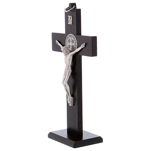 Kreuz von Sankt Benedikt aus Holz in der Farbe Nussbaum mit Sockel, 25 x 12 cm 3