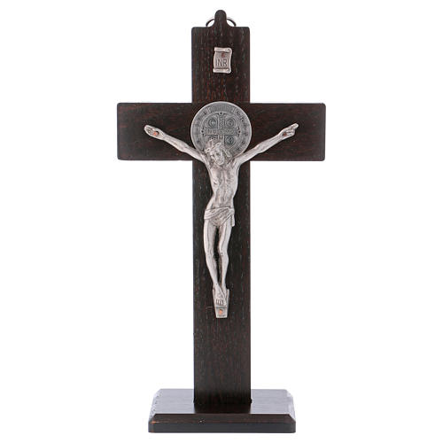 Croix Saint Benoît bois couleur noyer avec base 25x12 cm 1