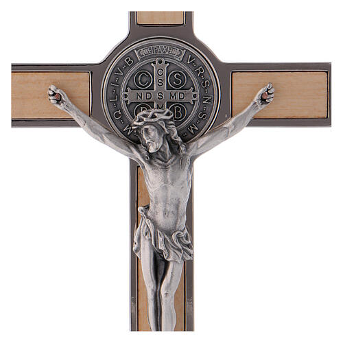 Kreuz von Sankt Benedikt aus Ahornholz mit Sockel, 20 x 10 cm 2