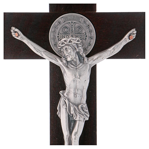 Croix Saint Benoît bois de noyer avec base 30x15 cm 2