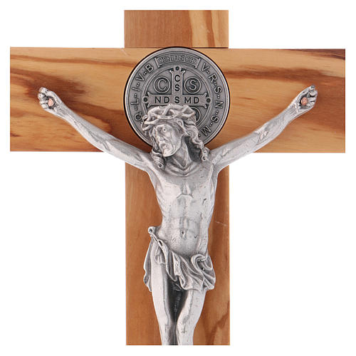 Croix Saint Benoît bois d'olivier 30x15 cm 2