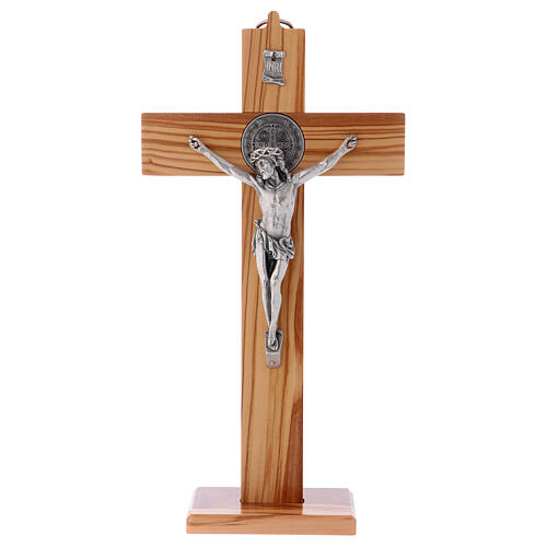 Kreuz von Sankt Benedikt aus Olivenbaumholz mit Sockel, 30 x 15 cm 1