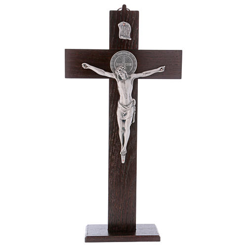 Krzyż Świętego Benedykta drewno z orzecha z podstawą 40x20 cm 1