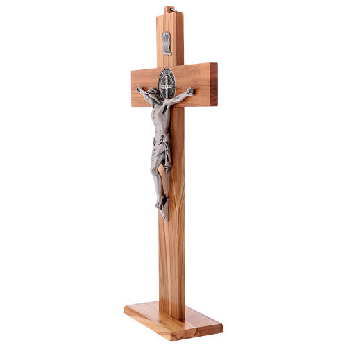 Krzyż Świętego Benedykta drewno oliwne z podstawą 40x20 cm 3