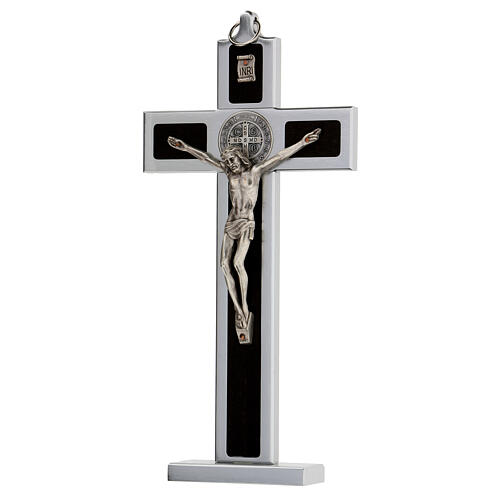 Kreuz von Sankt Benedikt aus Holz und Aluminium mit Sockel, 25 x 10 cm 3