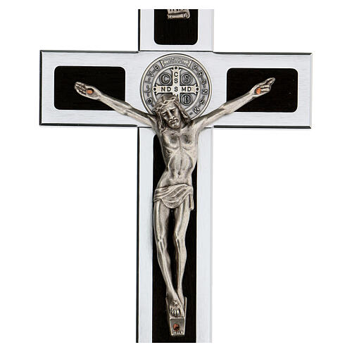 Croix Saint Benoît aluminium bois avec base 25x10 cm 2