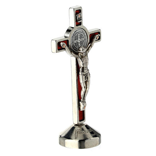 Croix Saint Benoît rouge finition argentée h 7 cm 3