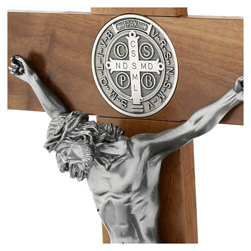 Crucifix en bois de noyer naturel médaille Saint Benoît 70 cm 6