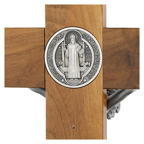 Crucifix en bois de noyer naturel médaille Saint Benoît 70 cm 10