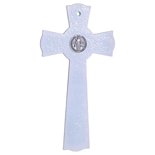Cruz com círculo de São Bento em vidro branco e verde, corpo e medalha em metal 26x14 cm 5