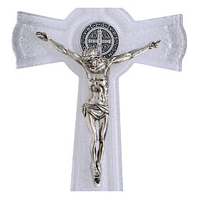 Crucifijo San Benito de vidrio purpurina medalla y cuerpo de metal 26x14 cm