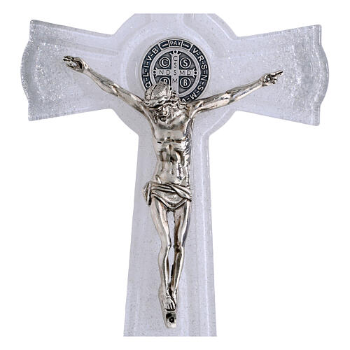 Crucifijo San Benito de vidrio purpurina medalla y cuerpo de metal 26x14 cm 2