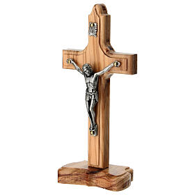 Cruz de mesa em madeira de oliveira italiana com corpo de metal 15x6 cm