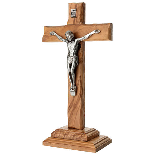 Crucifixo de mesa 27x14 cm em madeira de oliveira bordas irregulares 2