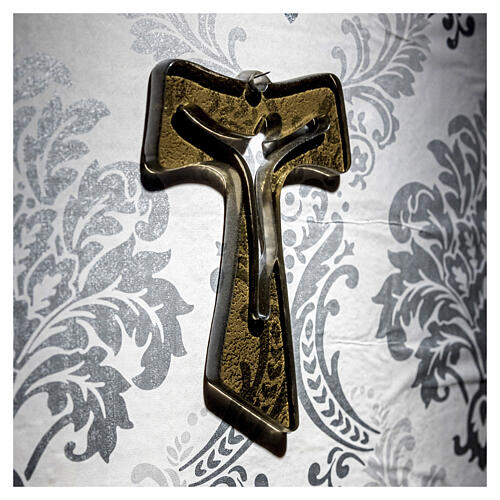 Croce Tau in vetro bronzo con figura stilizzata del Cristo 16x10cm 4