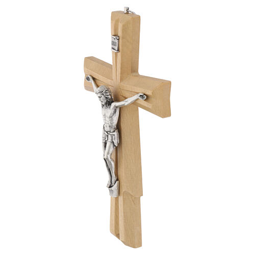 Crucifixo de parede em madeira de carpino com corpo de Cristo em metal 3
