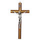 Crucifixo de parede em madeira de mogno e oliveira com corpo em metal prateado 25 cm s1