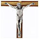Crucifixo de parede em madeira de mogno e oliveira com corpo em metal prateado 25 cm s2