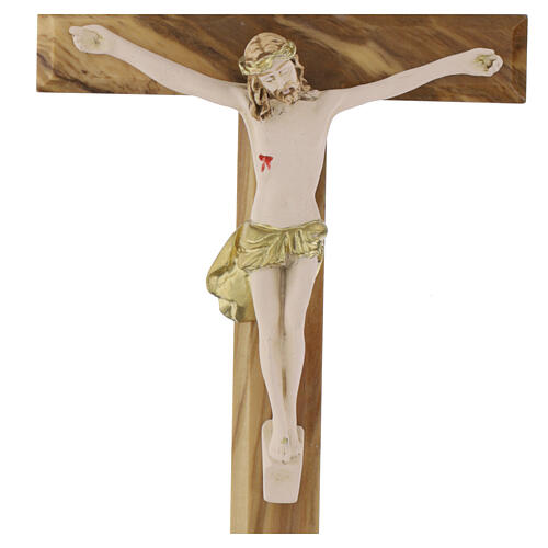 Crucifix bois d'olivier 17 cm corps en résine colorée 2