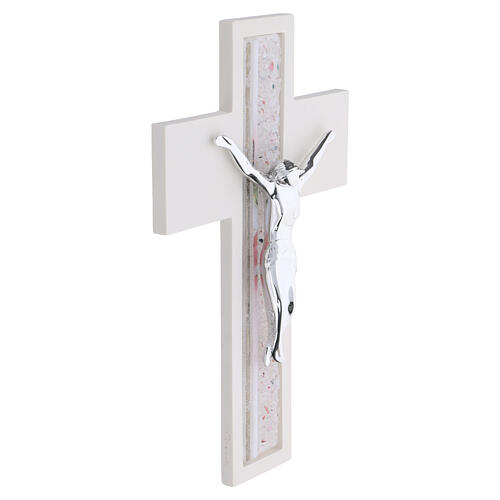 Cruz de parede branca efeito madeira com vidro de Murano cor-de-rosa e Cristo em metal prateado 25x15 cm 2