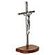 Crucifix métal argenté hauteur 12 cm base en bois d'olivier s4