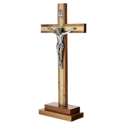 Croce da tavolo 25x10 cm legno ulivo inserti oro Cristo zama 3
