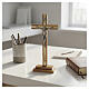 Croce da tavolo 25x10 cm legno ulivo inserti oro Cristo zama s2